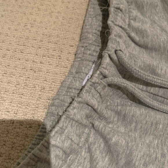 Grey straight leg sweatpants with bum pocket - Picture 3 of 3